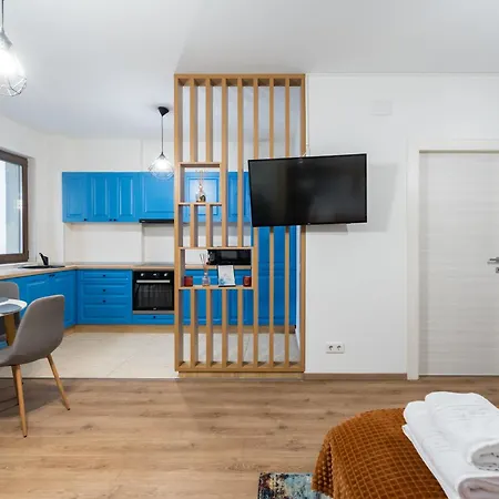 Apartment Haven With Balcony *