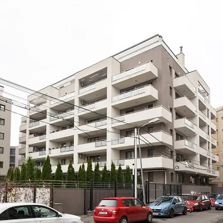 Apartment Haven With Balcony *