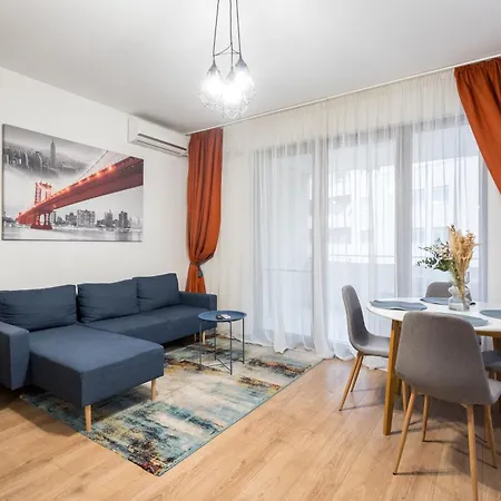 Apartment Haven With Balcony *