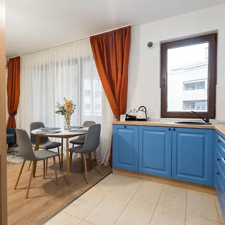 Haven With Balcony Apartment *
